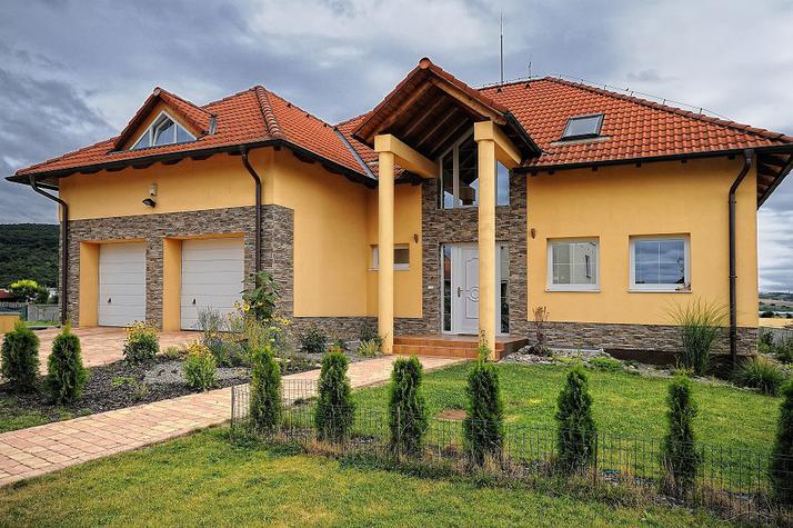 14 Skala zvrasnena hnedasty melir.jpg