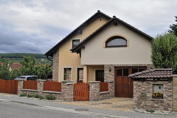 21 Skala zvrasnena hnedasty melir.jpg