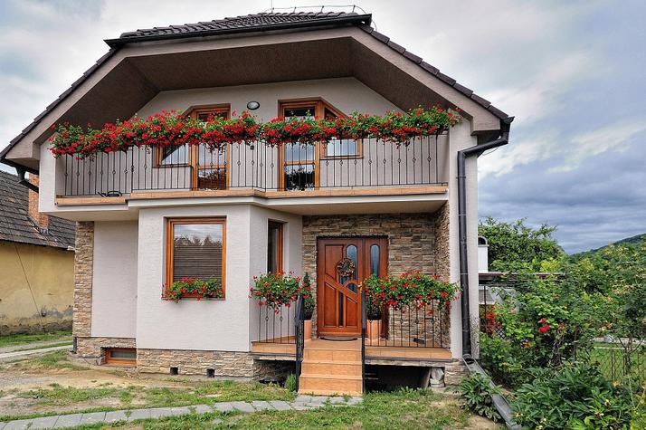 26 Skala zvrasnena hnedasty melir.jpg