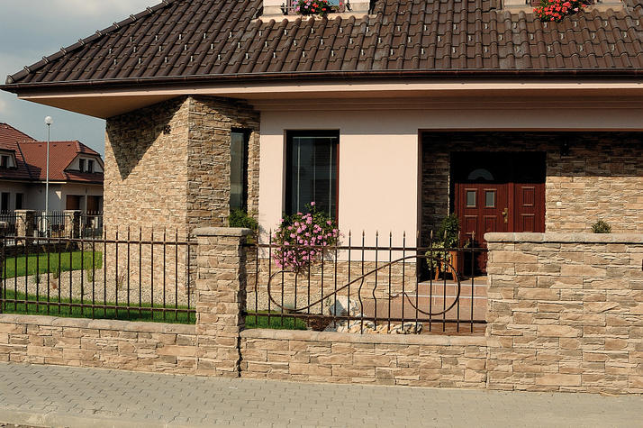 09 Skala zvrasnena hnedasty melir.jpg