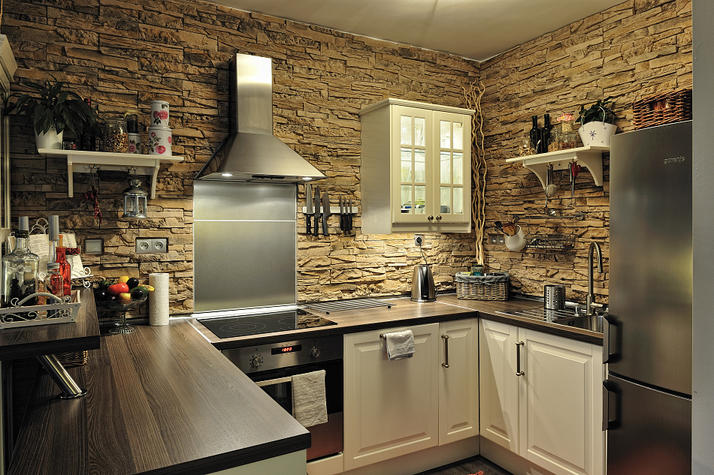 02 Skala Laugaricio hnedooranzovy.jpg