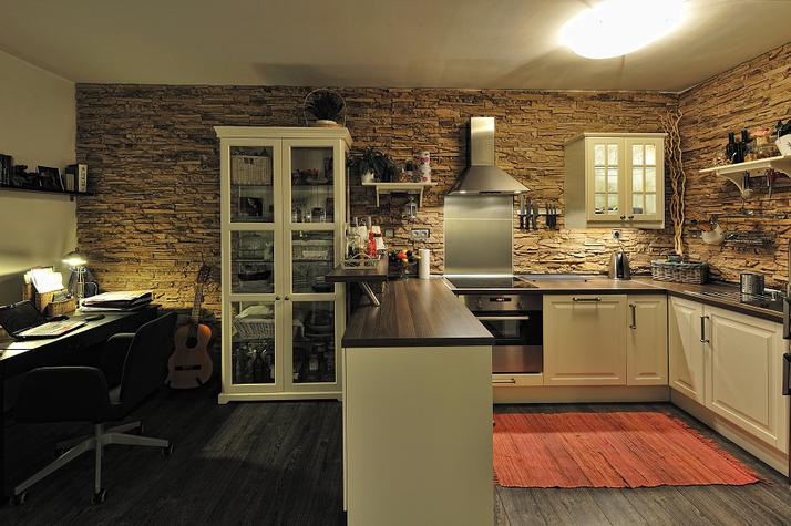 04 Skala Laugaricio hnedooranzovy.jpg