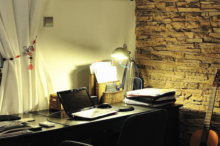 08 Skala Laugaricio hnedooranzovy.jpg