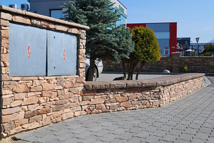 SKÁLA Vršatec hnědý DSC_9021up.jpg