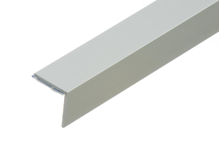 Cezar-profil-schodowy-narozny-aluminium-klej-135cm-srebrny-C0.jpg